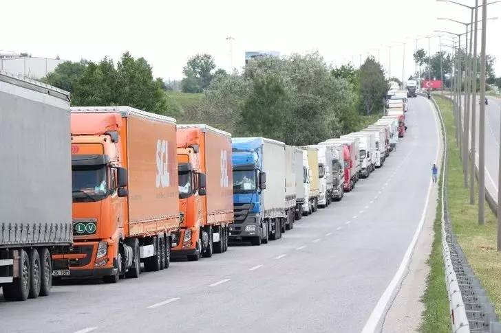 TIR'lar kapıda kaldı. Avrupa İhracatçılara bile vize eziyeti çektiriyor - Resim: 11